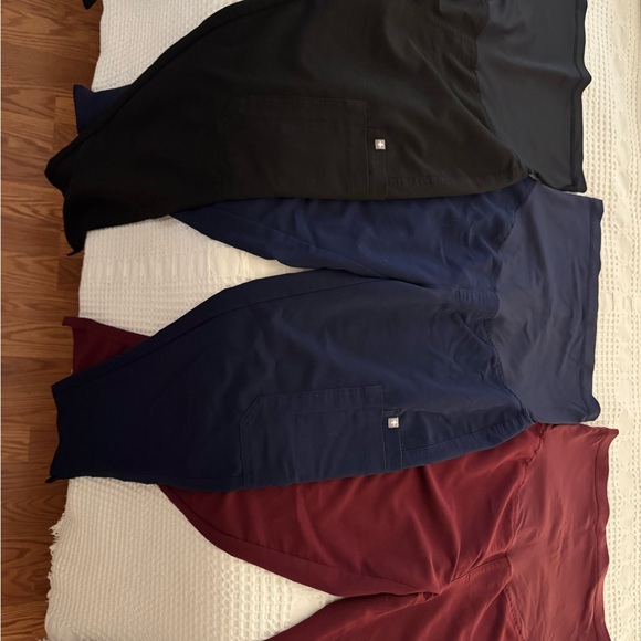 FIGS Women's Maternity Yola scrub pants- Black, Navy blue, and Burgundy - Picture 2 of 5